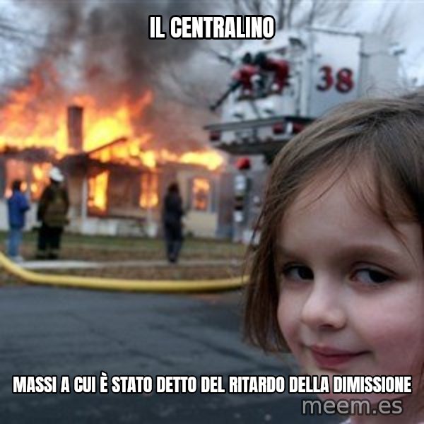 Disaster Girl meme: Il centralino / Massi a cui è stato detto del ritardo della dimissione
