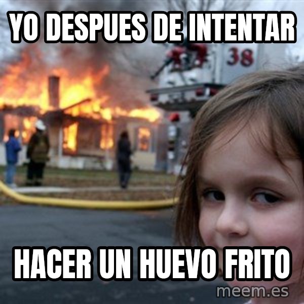 Disaster Girl meme: Yo despues de intentar / hacer un huevo frito